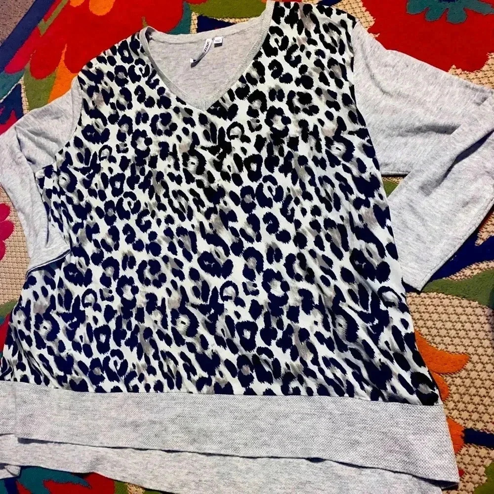 Women’s plus sized sweater 20/22​
